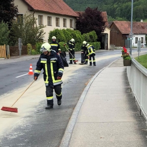 Ölspur auf der Hauptstraße